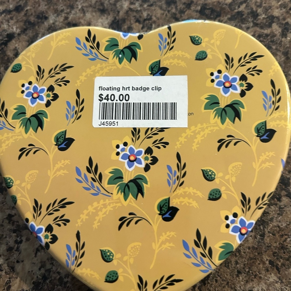 Brighton Heart Tin with Floral Motif - Picture 2 of 6